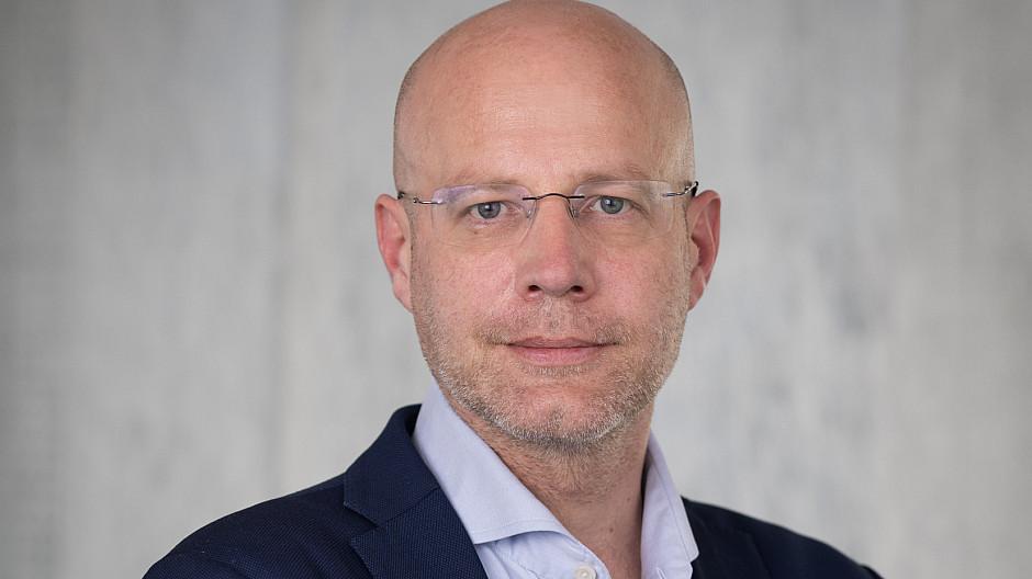 Int/ext: Thomas Brückner wird Partner