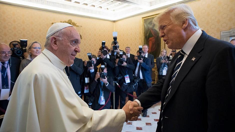 Twitter: Trump hat mehr Follower als der Papst