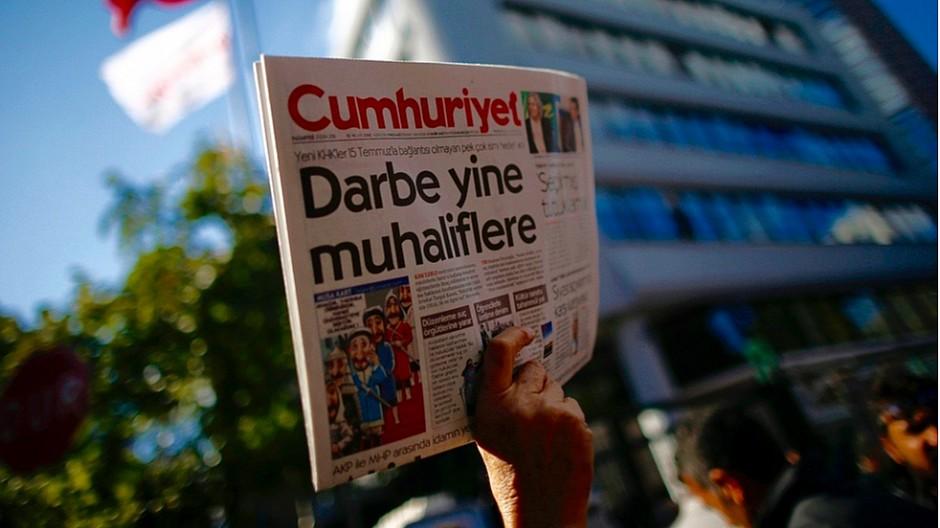 Cumhuriyet: Türkische Polizei nimmt Online-Chef fest