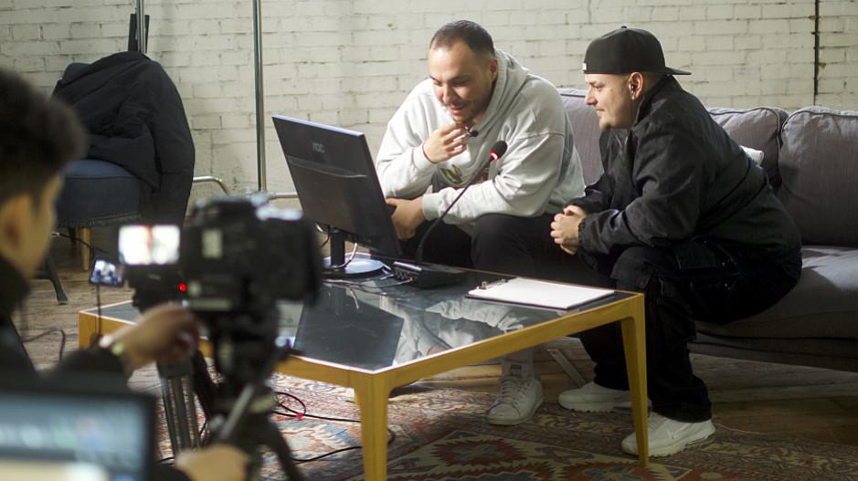 Black Frame: TV-Show mit Yoldaş Gündoğdu und Serhat Koca