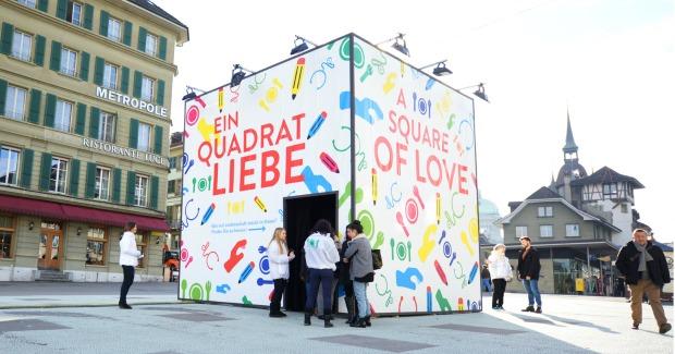 JWT/Fabrikant: Fünf-Meter-Kubus geht unter die Haut