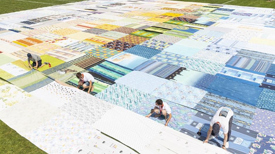 Angela Bruderer: Weltrekord mit Bettwäsche-Mosaik