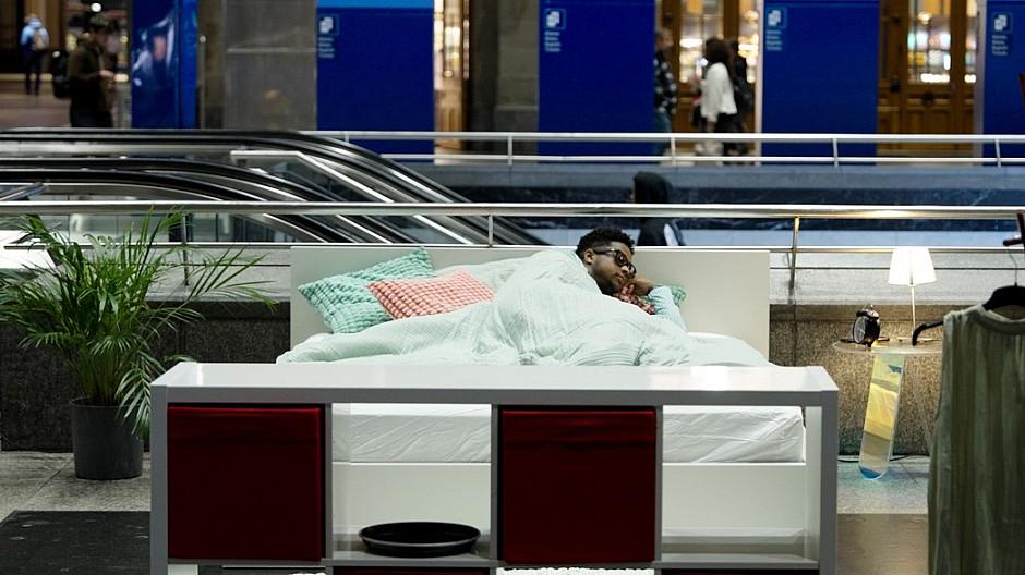 Not Nice: Wenn das Schlafzimmer im Zürcher HB steht