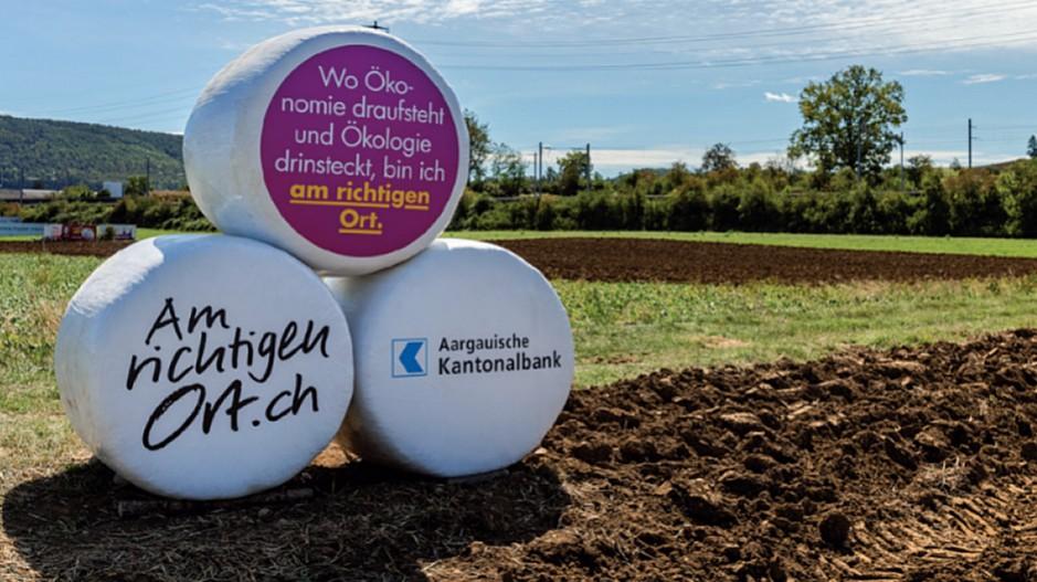Glutz Kommunikation: Werbebotschaften auf Siloballen