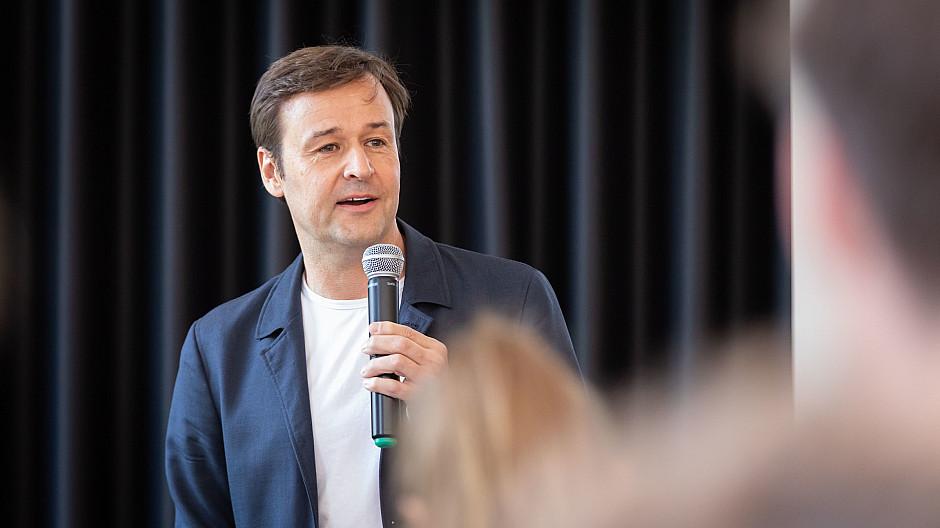 investigativ.ch: Wie der Journalismus der Politik auf die Finger schaut