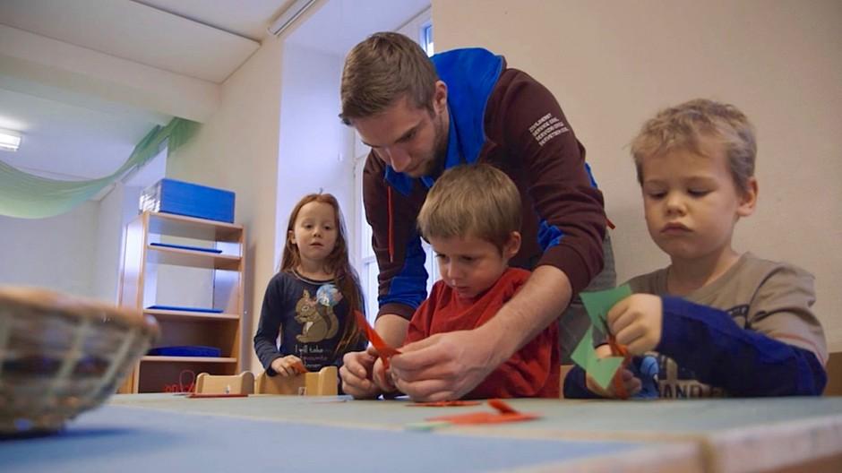 Four: Wie Zivis die Schüler unterstützen