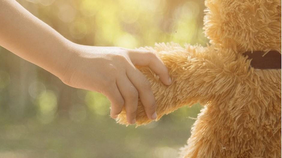 Bauknecht: Riesen-Teddy überrascht Pendler