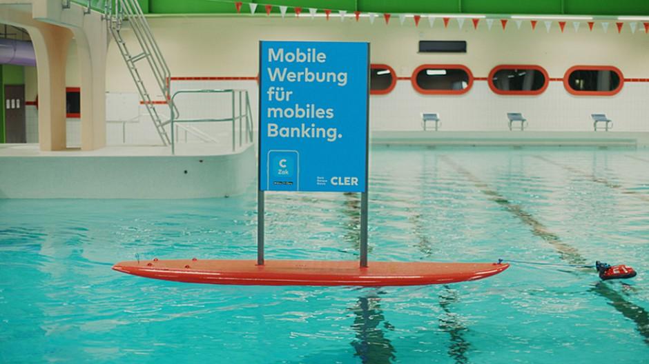 Heimat Zürich: Mobile Plakate werben für Banking-App