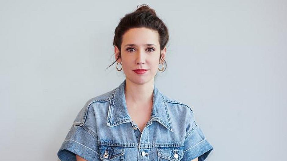 srf-g-lsha-adilji-moderiert-neue-datingshow-gesellschaft