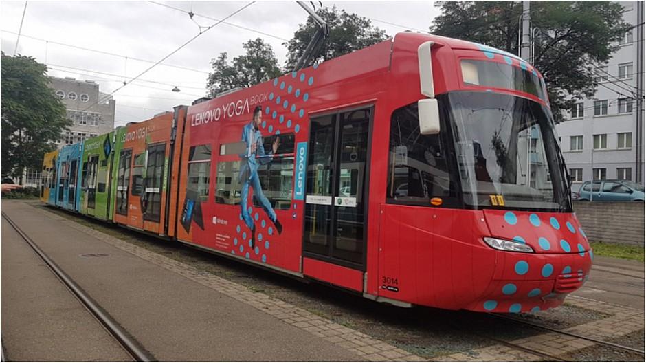 Lenovo: Tram wirbt für Marke «Yoga»