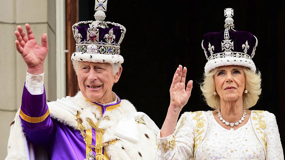 Grossbritannien: Zeitungen würdigen gekrönten Charles