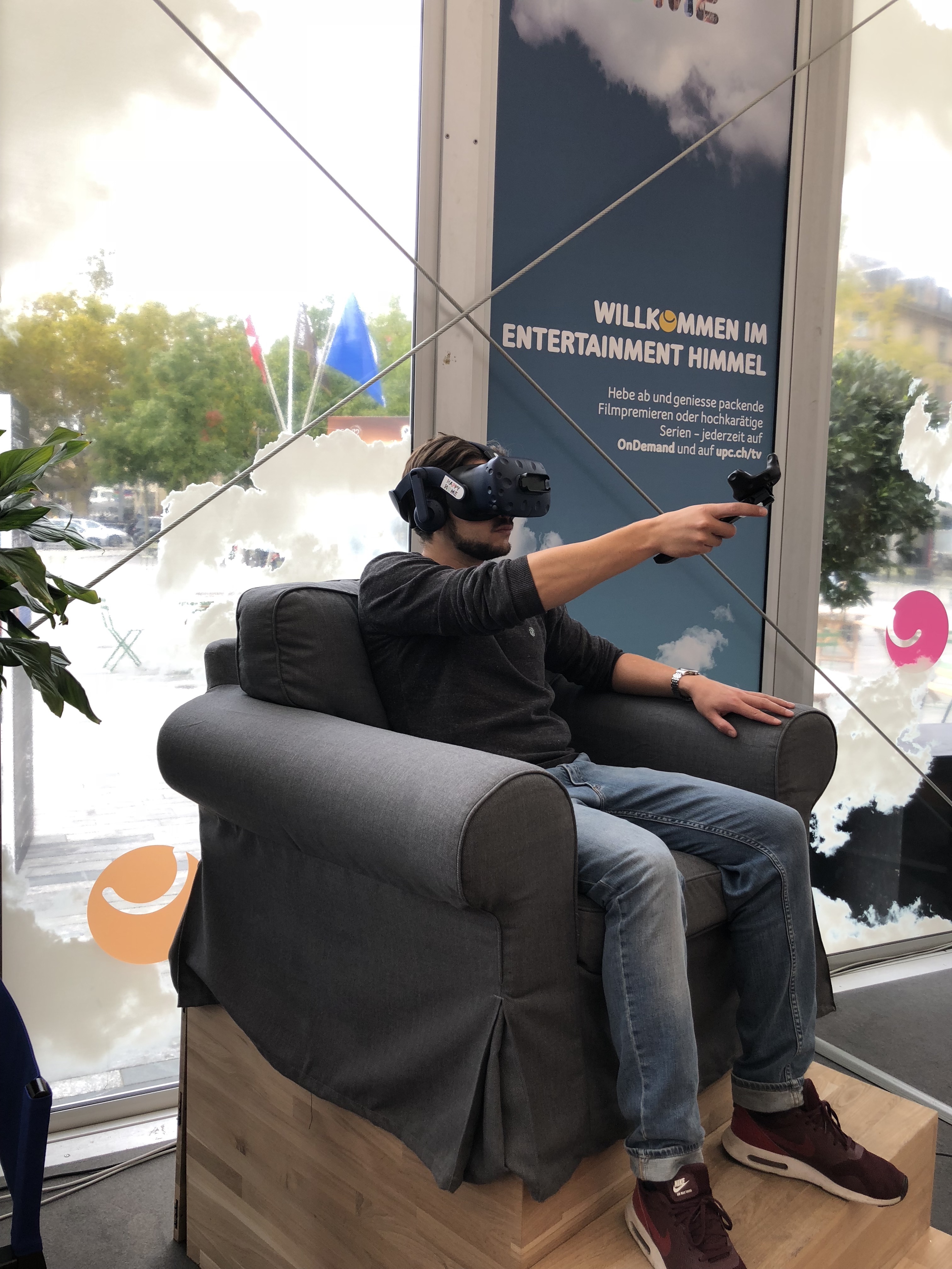 1_Simulator-Sessel am UPC Stand Kopie