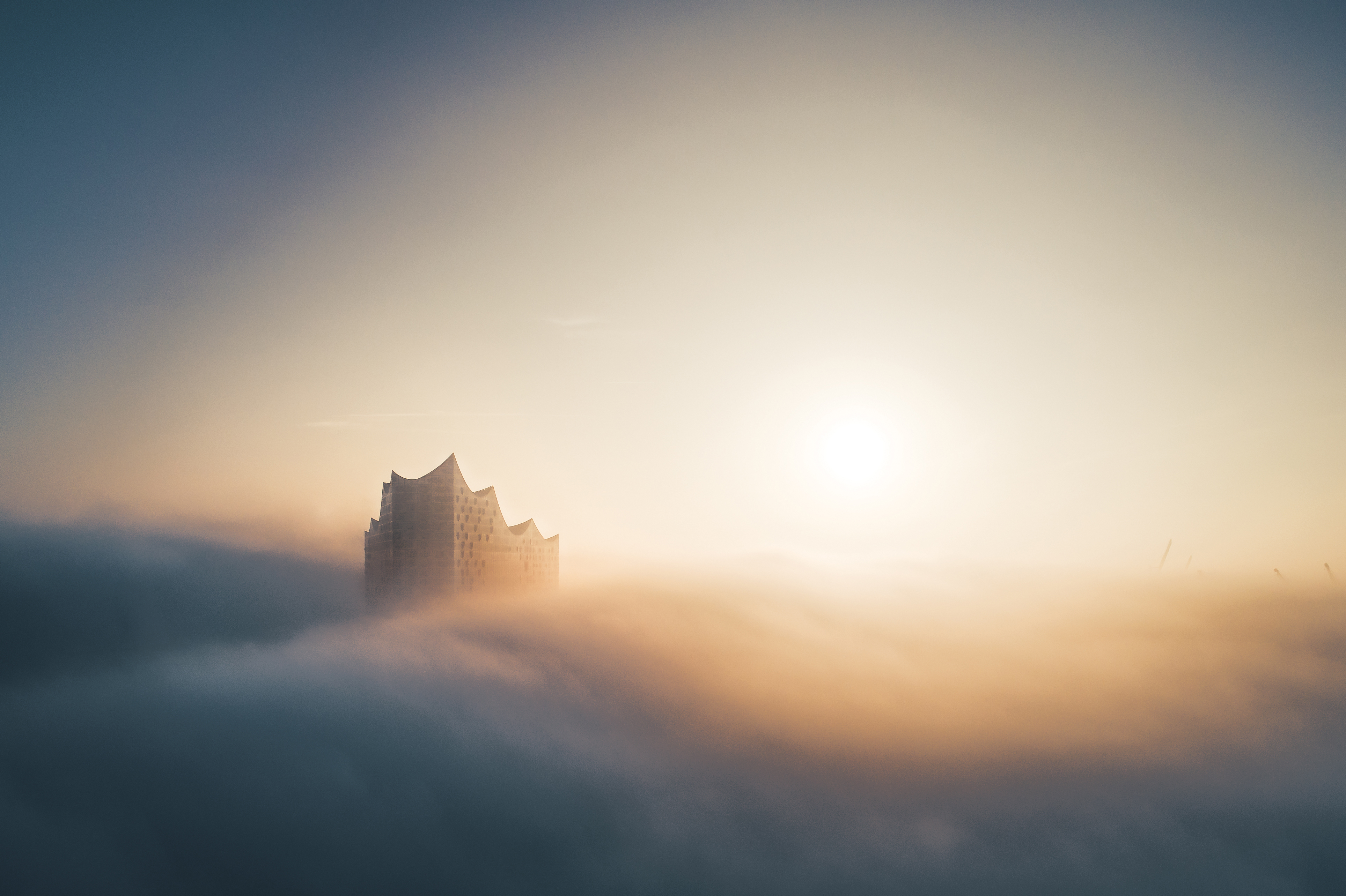 3837_elbphilharmonie_im_nebel