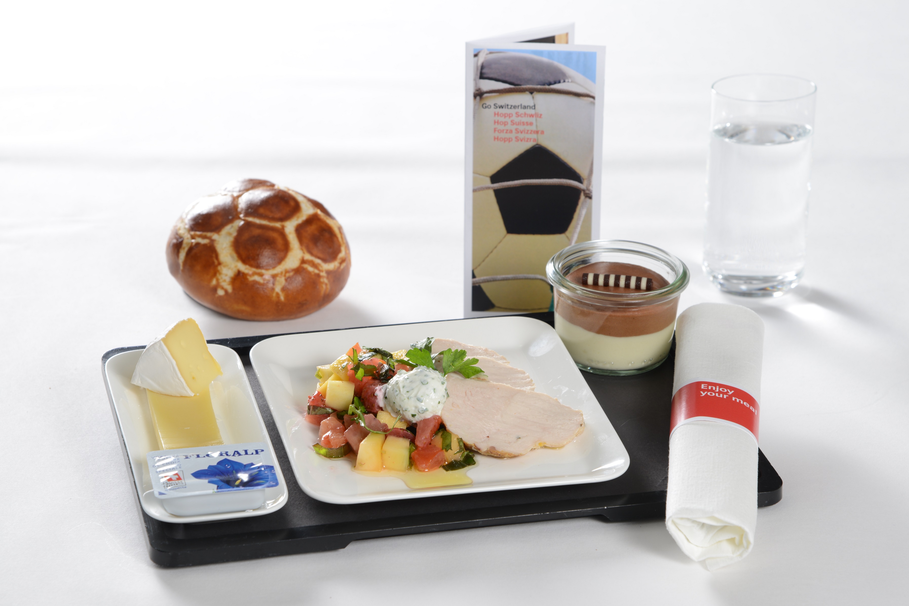 Business Class_Erdbeer-Mango-Salat mit Pouletbrust_1