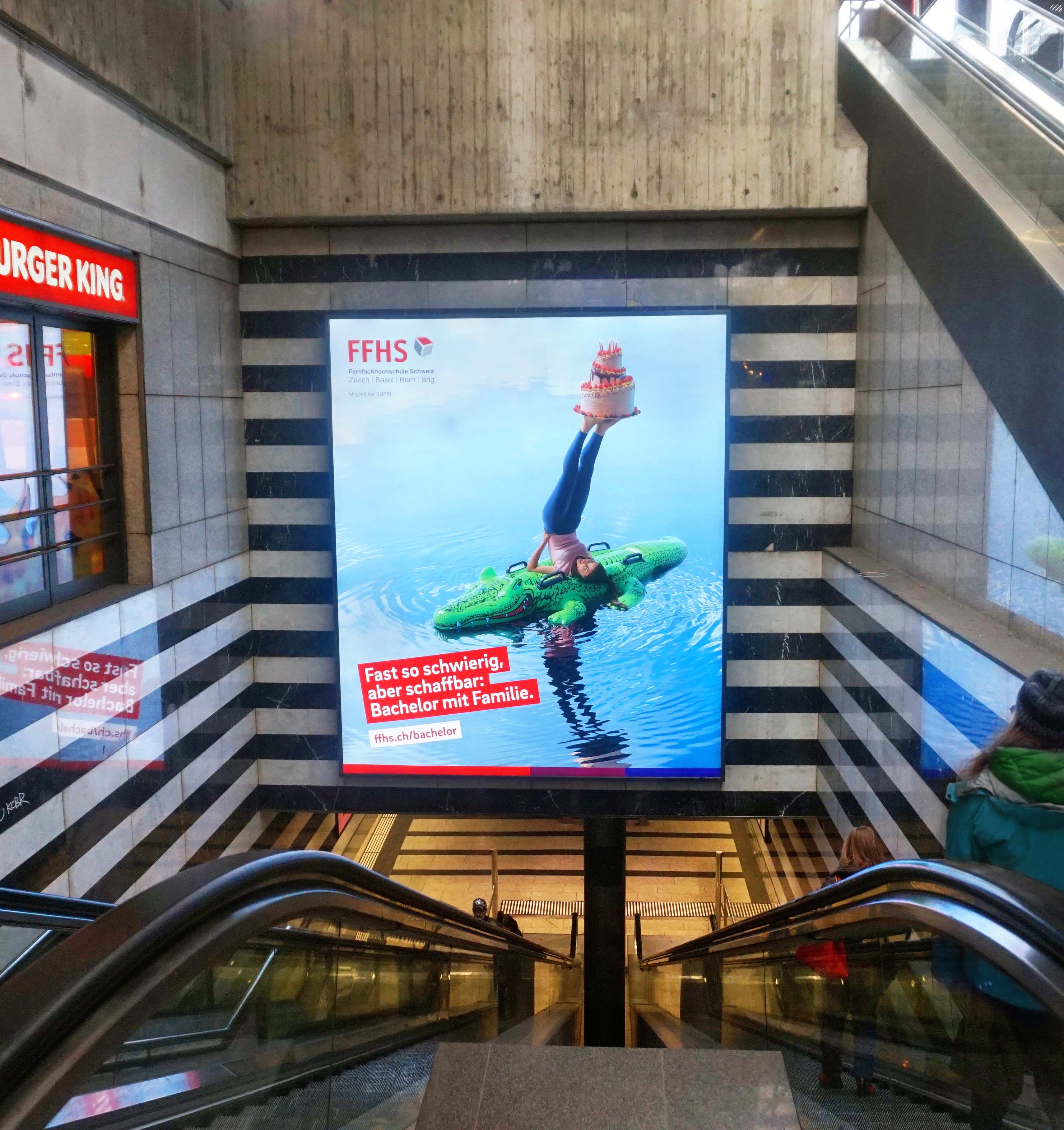 FFHS Plakat am HB Zürich