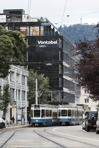 Vontobel_MetaDesign_Brand_Identity_Signage_03