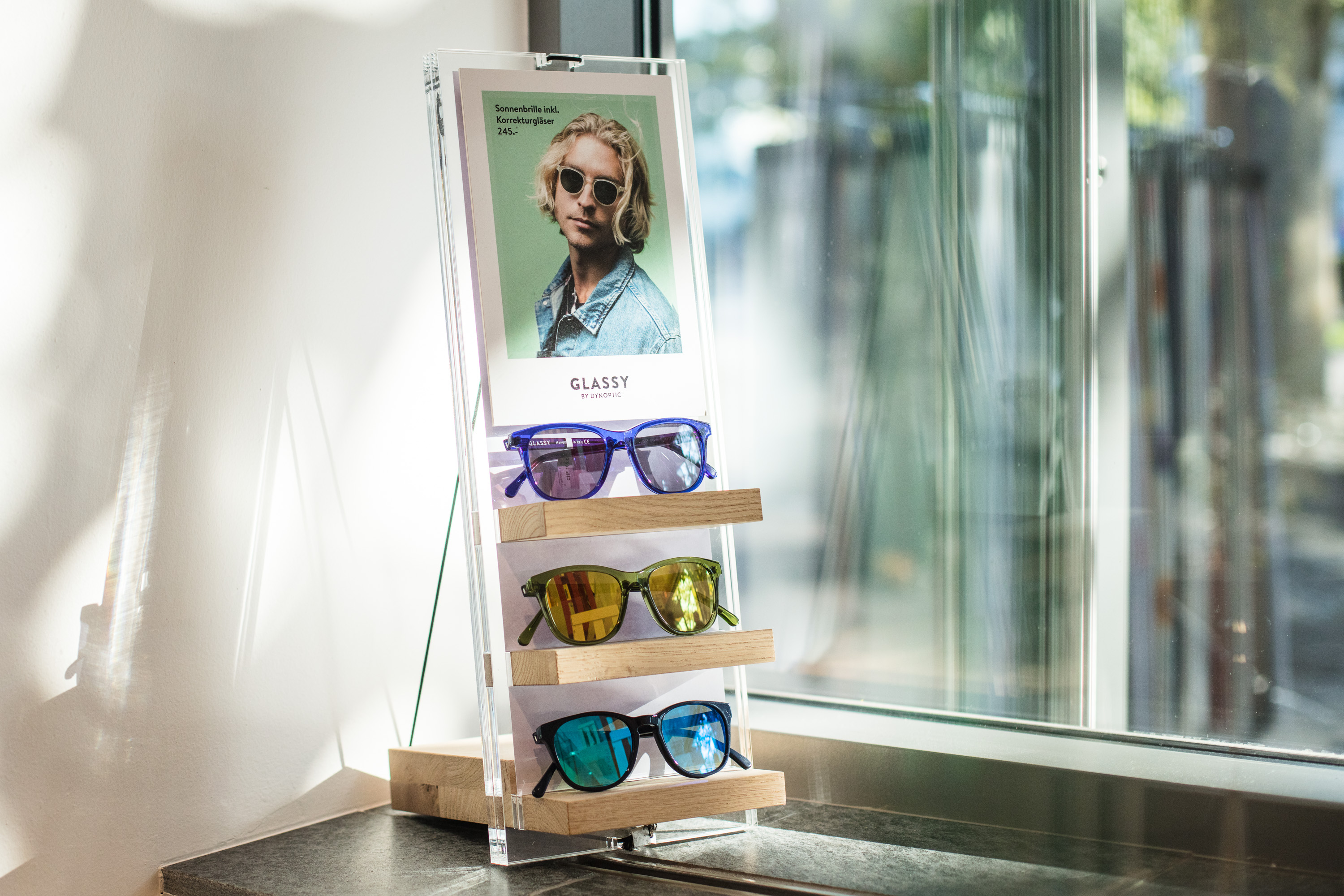 allink-Branding-Glassy-Store-Display