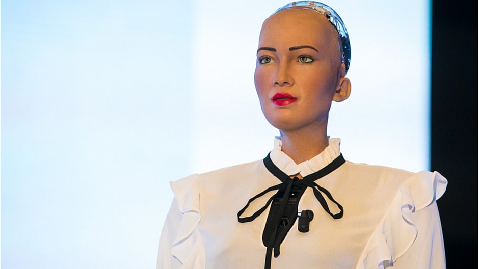 ein-roboter-wird-zum-interview-gebeten-6834