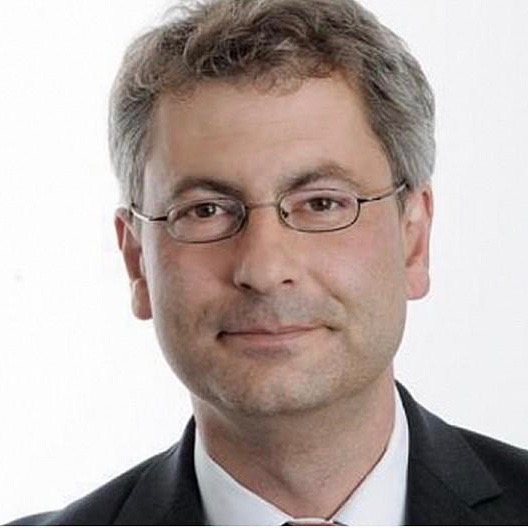 mit-dem-desk-werden-wir-deutlich-schneller-8892