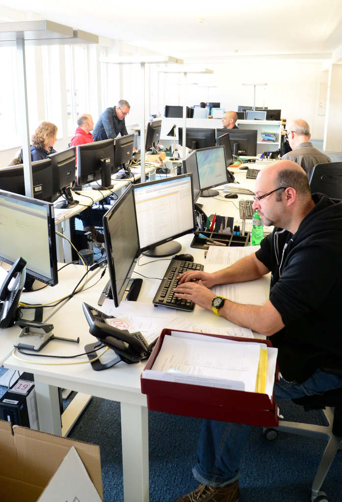 10_Am neuen Newsdesk an der Arbeit